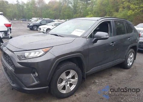 2020 Toyota Rav4 Xle z USA, uszkodzony, nr VIN 2T3P1RFV5LC111826